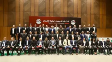 أبوريدة يمنح الشارة الدولية للحكام المعتمدين من الفيفا